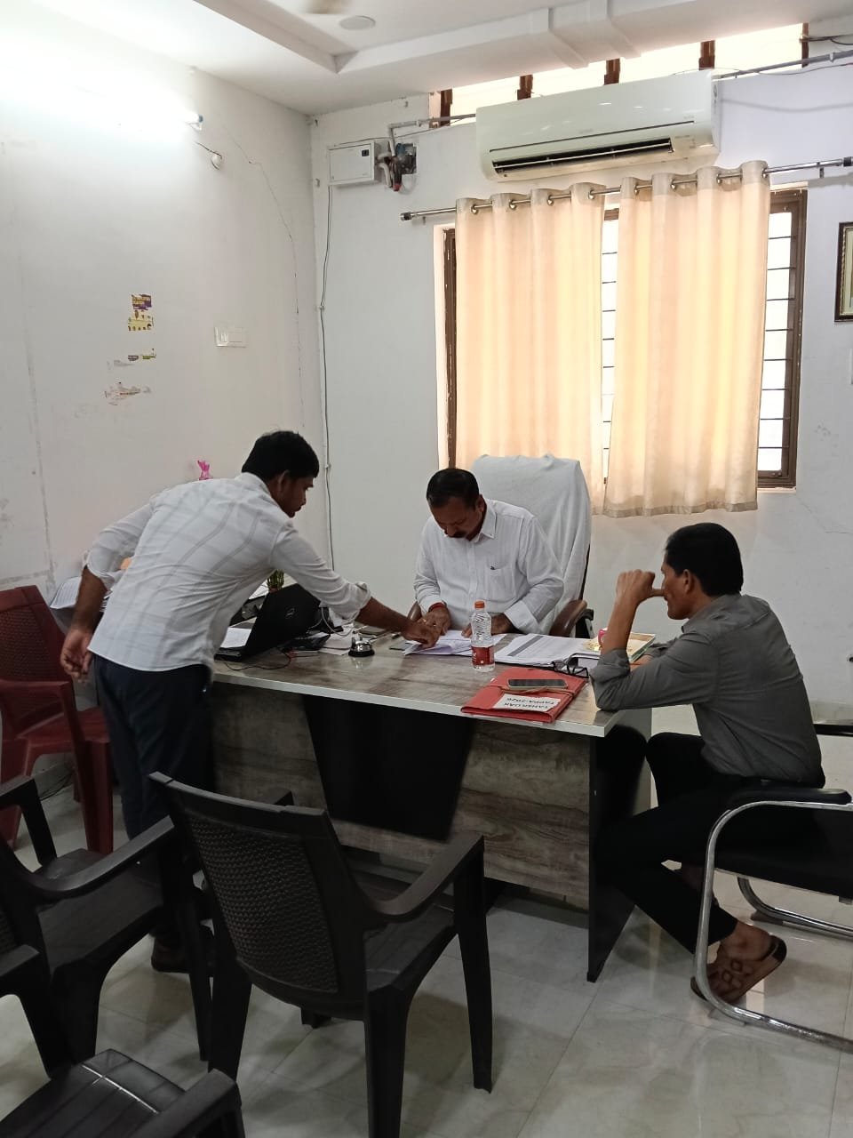 పెద్దపల్లి తహసీల్దార్ కార్యాలయం, శాంతినగర్‌లో ఎస్‌ఐఆర్ పనులను ఆకస్మికంగా తనిఖీ చేసిన అదనపు కలెక్టర్